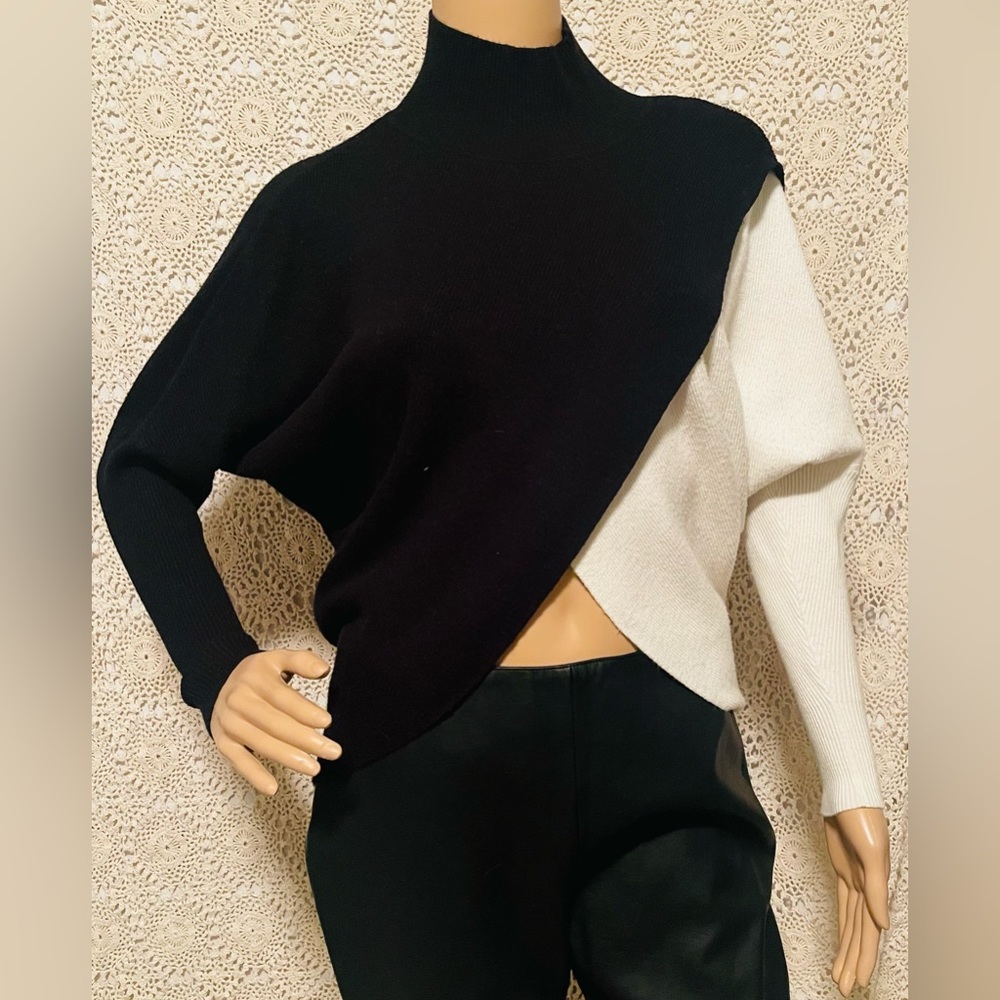 Black and white peek a boo sweater🤍🖤👀